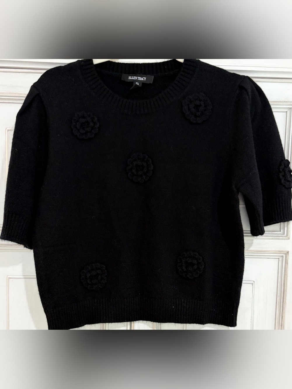 NWOT SZ L Ellen Tracy Black Crewneck Sweater with Knit Floral Appliqués